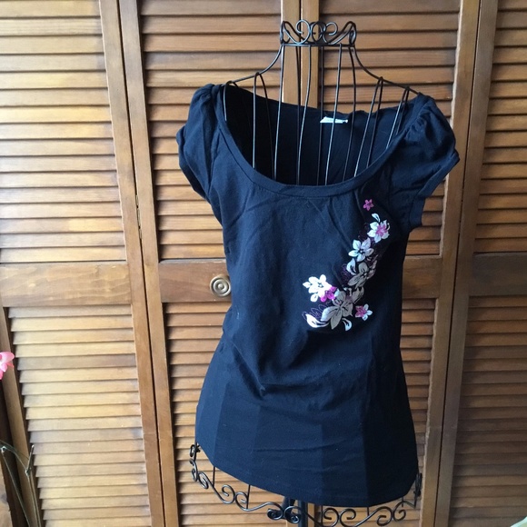 ROXY LG BLACK SCOOPED NECK SHORT SLEEVE T-SHIRT - Picture 1 of 6